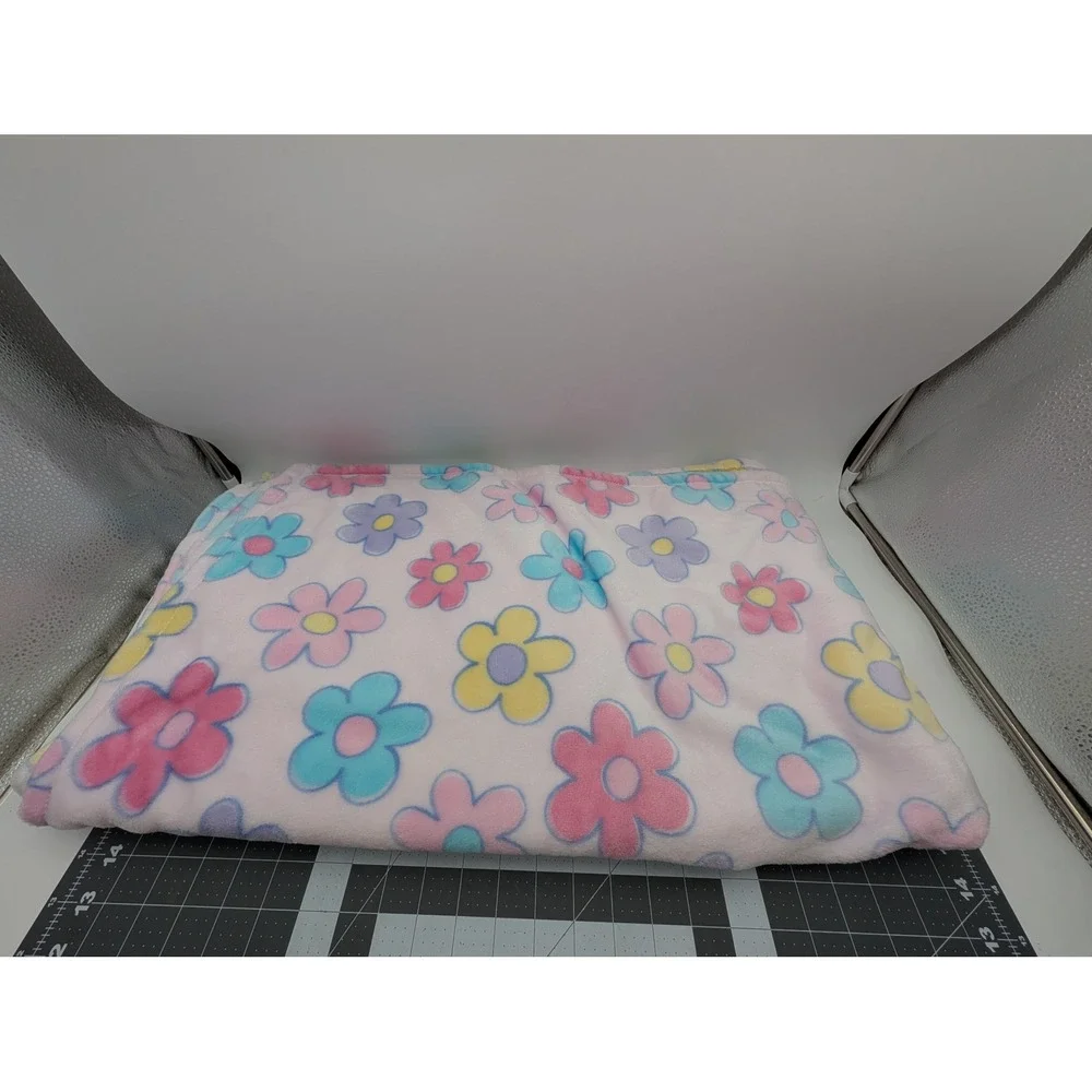 Cupcakes and Cashmere Throw Blanket Pink Floral Daisy Plush Fleece 62x50